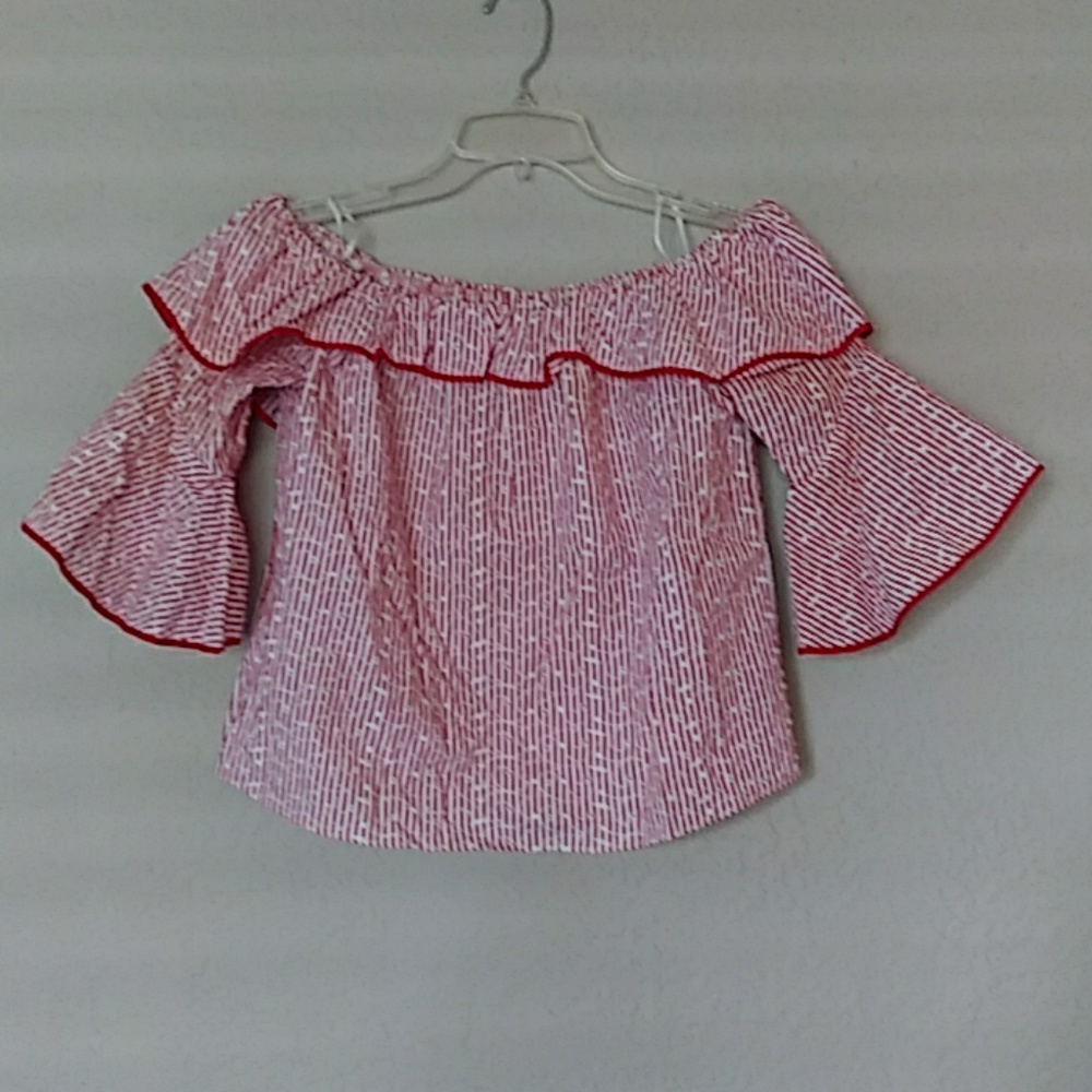 Pretty off-the-shoulder shirt